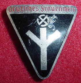 "WW2 German Deutsches Frauenwerk Badge"