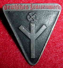 "WW2 German Deutsches Frauenwerk Badge 6a"