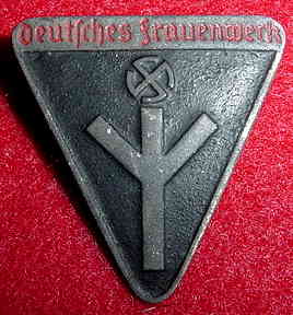 "WW2 German Deutsches Frauenwerk Badge 6a"